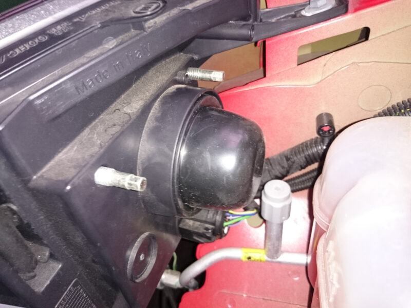 FIAT PANDA3 のヘッドライトを fcl. H4 電球色（ハロゲン色）に