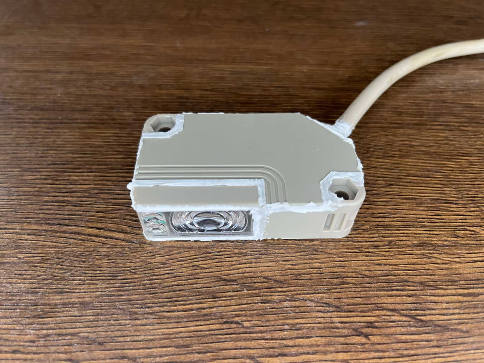 ガレージシャッターの光電センサー（ビームセンサー）をDIY交換