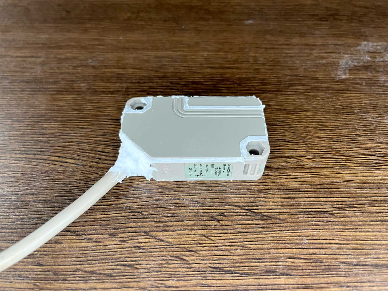 ガレージシャッターの光電センサー（ビームセンサー）をDIY交換