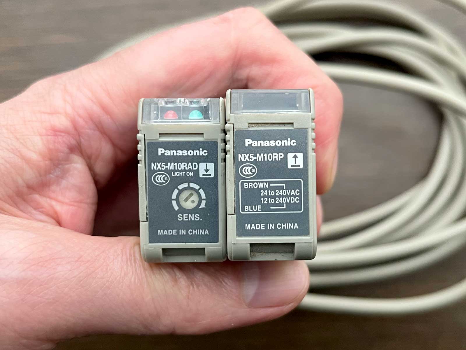 ガレージシャッターの光電センサー（ビームセンサー）をDIY交換